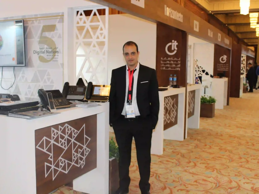 Smart DeskPhone Presentation Stand